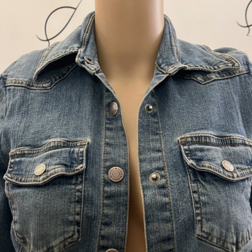 Hot Kiss. Size XS. Cotton Spandex. Denim Shacket. Snap. Fitted. B129 - Picture 2 of 5